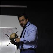 Maestro de apoyo para estudiantes de nivel primaria, secundaria y universidad